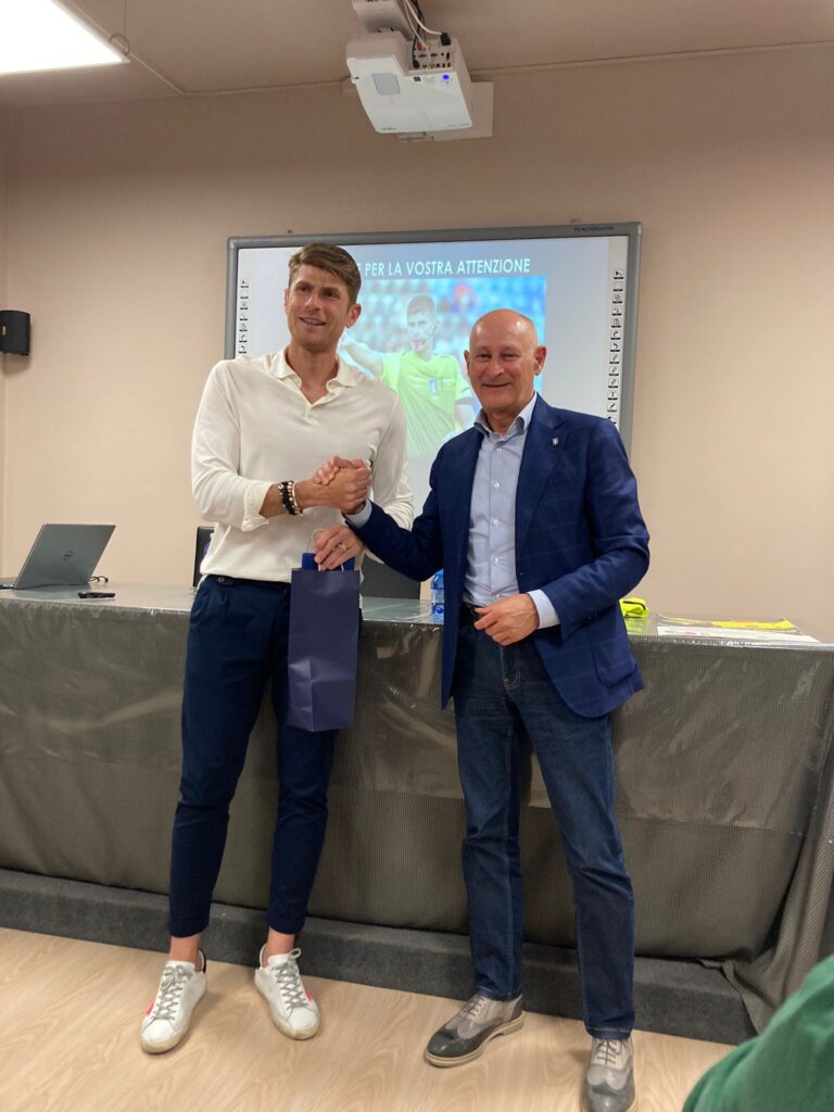 L’arbitraggio e Francesco Cosso: Spingere al massimo e credere sempre in una passione che ci rende vivi. - 13 - AIA – Sezione di Lamezia Terme L’arbitraggio e Francesco Cosso: Spingere al massimo e credere sempre in una passione che ci rende vivi. - 12 - AIA – Sezione di Lamezia Terme
