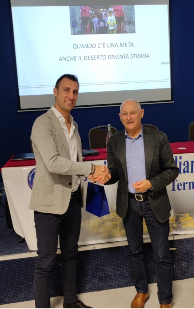 Allenamento e Riunione Tecnica con l’arbitro CAN Lorenzo Maggioni - 7 - AIA – Sezione di Lamezia Terme Allenamento e Riunione Tecnica con l’arbitro CAN Lorenzo Maggioni - 6 - AIA – Sezione di Lamezia Terme
