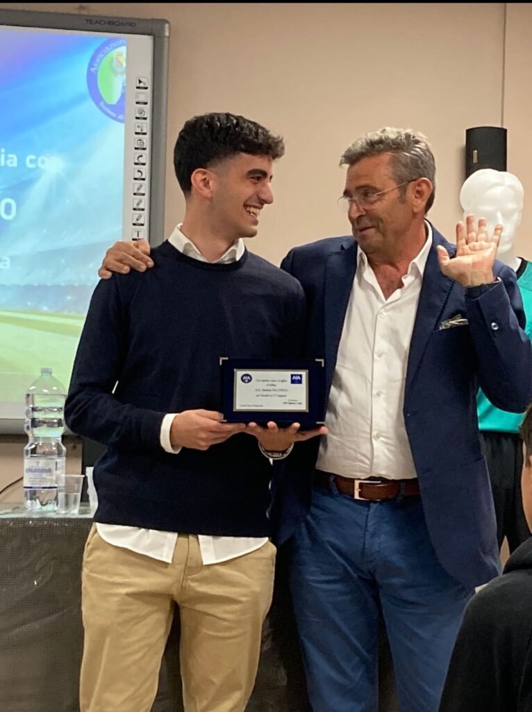 Il Presidente Longo: "Nutrite la vostra passione di quelle sensazioni che accomunano tutti noi." - 9 - AIA – Sezione di Lamezia Terme Il Presidente Longo: "Nutrite la vostra passione di quelle sensazioni che accomunano tutti noi." - 8 - AIA – Sezione di Lamezia Terme