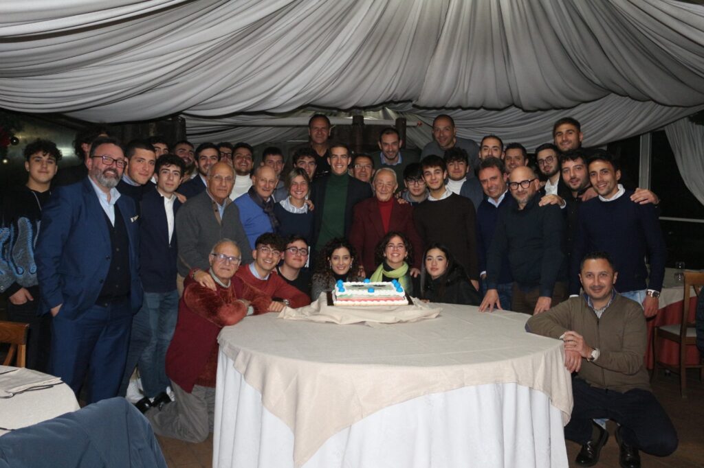 Famiglia, lavoro di squadra e concentrazione. Gli ingredienti per raggiungere il successo. - 19 - AIA – Sezione di Lamezia Terme Famiglia, lavoro di squadra e concentrazione. Gli ingredienti per raggiungere il successo. - 18 - AIA – Sezione di Lamezia Terme