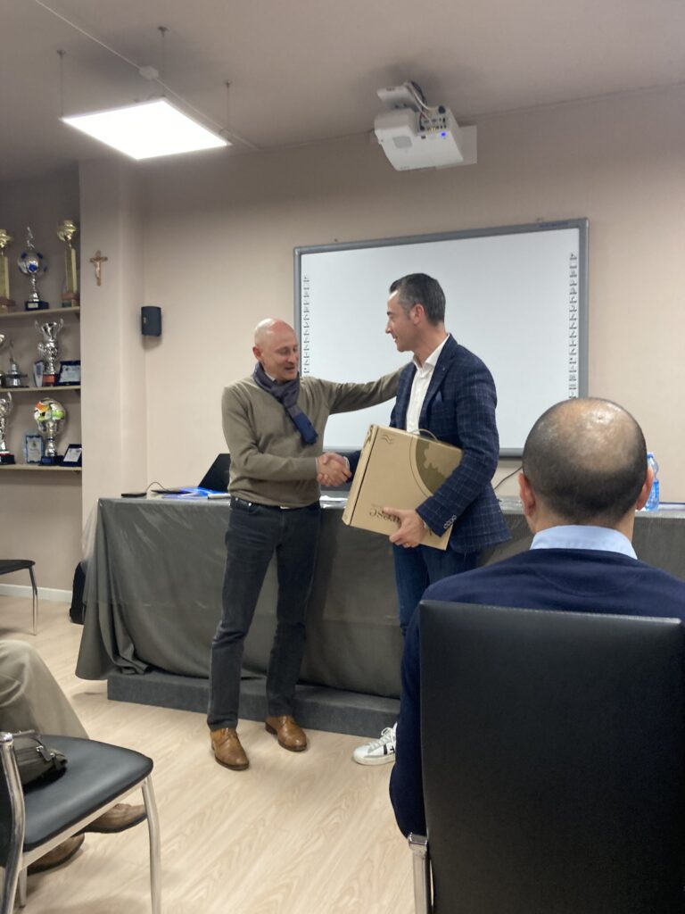 Leadership: competenza chiave dell’arbitro di domani. Con Giampaolo Bianchi. - 7 - AIA – Sezione di Lamezia Terme Leadership: competenza chiave dell’arbitro di domani. Con Giampaolo Bianchi. - 6 - AIA – Sezione di Lamezia Terme