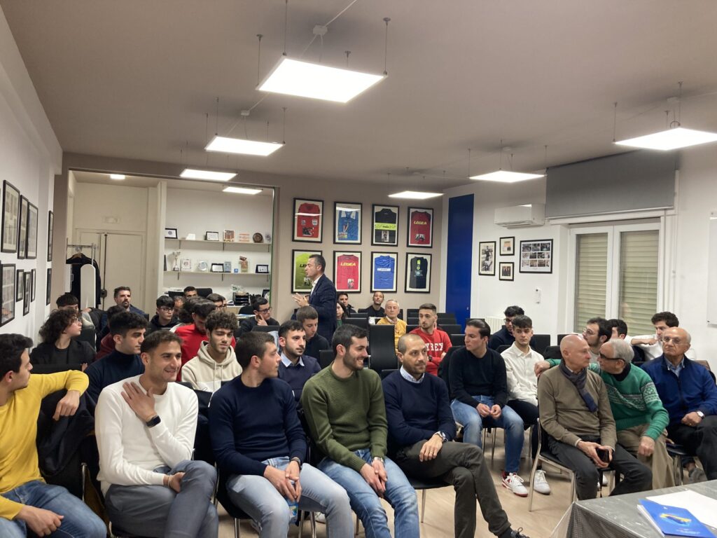Leadership: competenza chiave dell’arbitro di domani. Con Giampaolo Bianchi. - 9 - AIA – Sezione di Lamezia Terme Leadership: competenza chiave dell’arbitro di domani. Con Giampaolo Bianchi. - 8 - AIA – Sezione di Lamezia Terme
