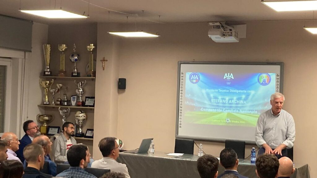 Confronto con i dirigenti e incontro con gli associati per Archinà e Longo - 7 - AIA – Sezione di Lamezia Terme Confronto con i dirigenti e incontro con gli associati per Archinà e Longo - 6 - AIA – Sezione di Lamezia Terme
