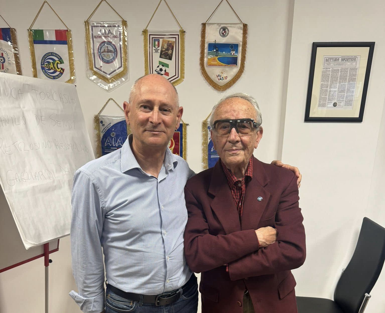 Chiuso il quadriennio olimpico con l’elezione dei nuovi revisori e il conferimento della Presidenza Onoraria a Franco Pisani. - 3 - AIA – Sezione di Lamezia Terme Chiuso il quadriennio olimpico con l’elezione dei nuovi revisori e il conferimento della Presidenza Onoraria a Franco Pisani. - 2 - AIA – Sezione di Lamezia Terme