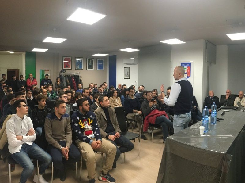 Premiazioni e riunione tecnica con Luca Pairetto della CAN A - 3 - AIA – Sezione di Lamezia Terme Premiazioni e riunione tecnica con Luca Pairetto della CAN A - 2 - AIA – Sezione di Lamezia Terme