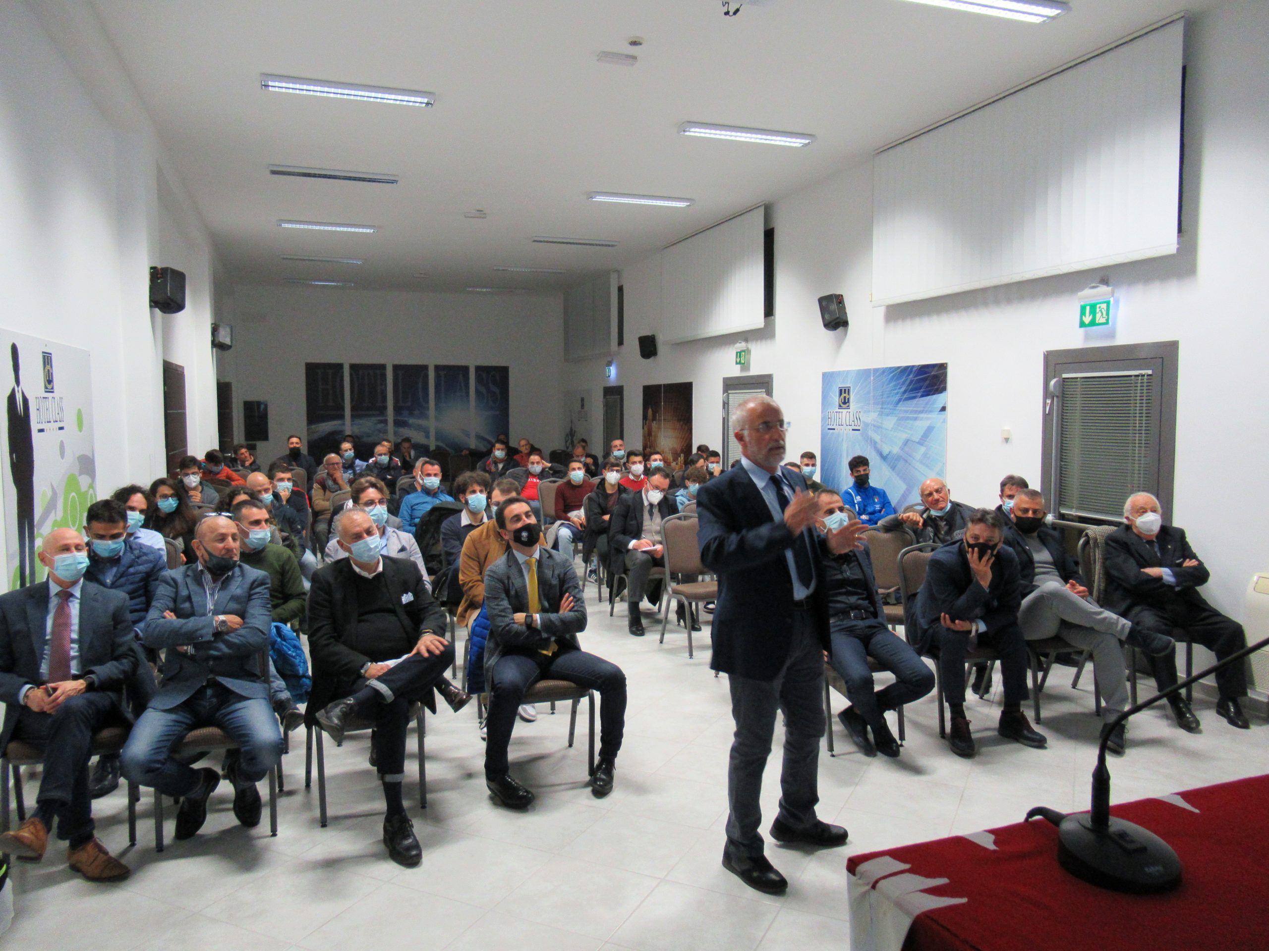 LA SEZIONE DI LAMEZIA TERME IN RIUNIONE CON FRANCO FALVO DELLA CAN 5: “UOMINI PRIMA DI TUTTO…POI ARBITRI PREPARATI, COMPETENTI E CORAGGIOSI” - 3 - AIA – Sezione di Lamezia Terme LA SEZIONE DI LAMEZIA TERME IN RIUNIONE CON FRANCO FALVO DELLA CAN 5: “UOMINI PRIMA DI TUTTO…POI ARBITRI PREPARATI, COMPETENTI E CORAGGIOSI” - 2 - AIA – Sezione di Lamezia Terme