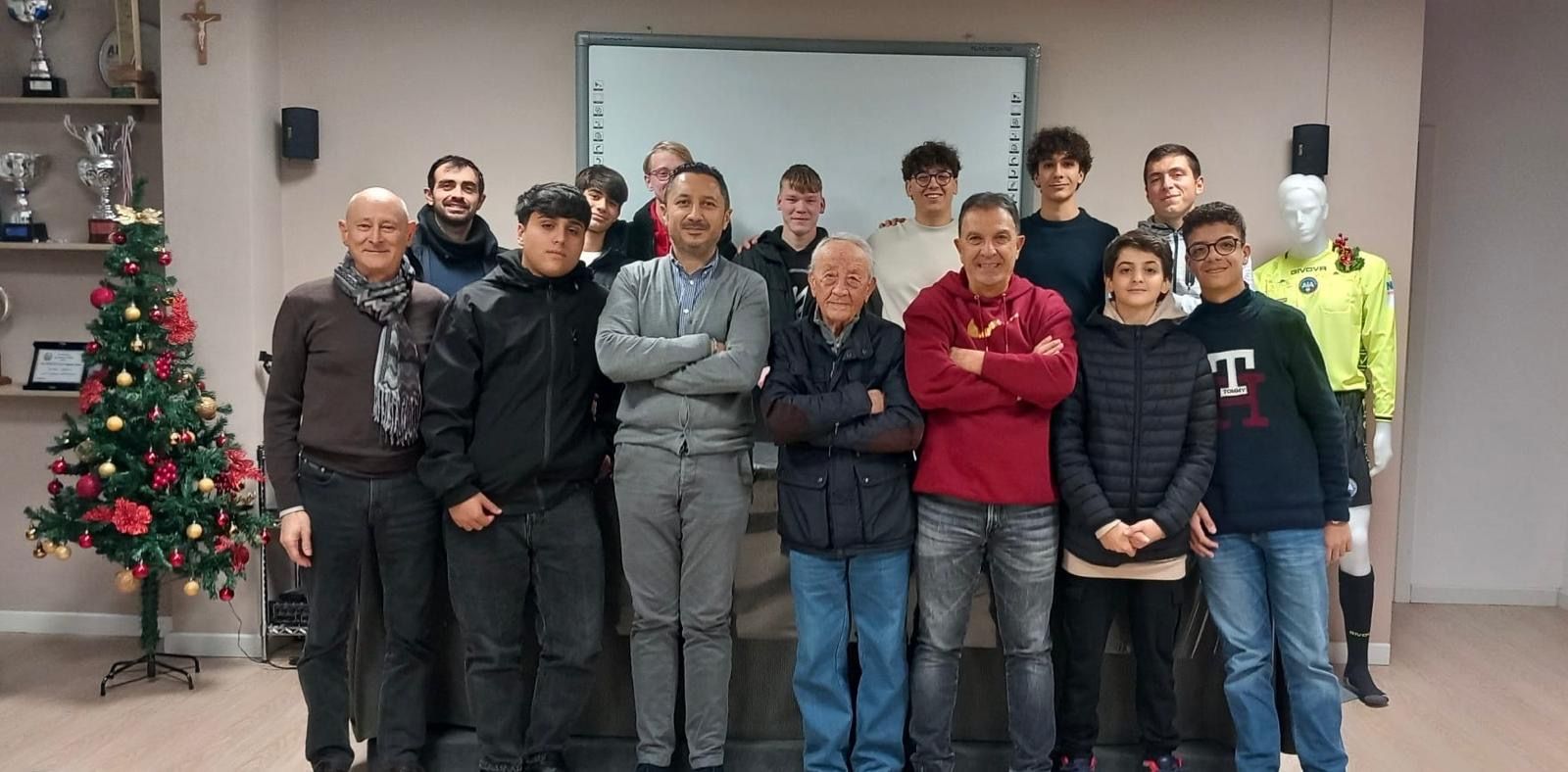 La nostra Sezione accoglie 8 nuovi arbitri! - 3 - AIA – Sezione di Lamezia Terme La nostra Sezione accoglie 8 nuovi arbitri! - 2 - AIA – Sezione di Lamezia Terme