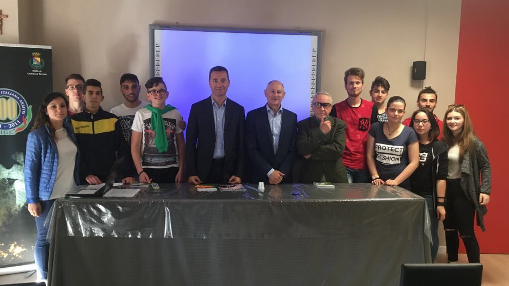 Undici nuovi arbitri.....benvenuti Ragazzi - 3 - AIA – Sezione di Lamezia Terme Undici nuovi arbitri.....benvenuti Ragazzi - 2 - AIA – Sezione di Lamezia Terme