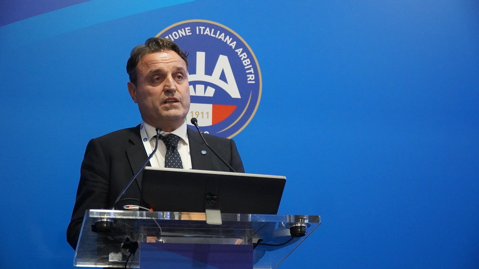 Cambia il Presidente AIA, al vertice dei fischietti italiani il viterbese Antonio Zappi. - 3 - AIA – Sezione di Lamezia Terme Cambia il Presidente AIA, al vertice dei fischietti italiani il viterbese Antonio Zappi. - 2 - AIA – Sezione di Lamezia Terme