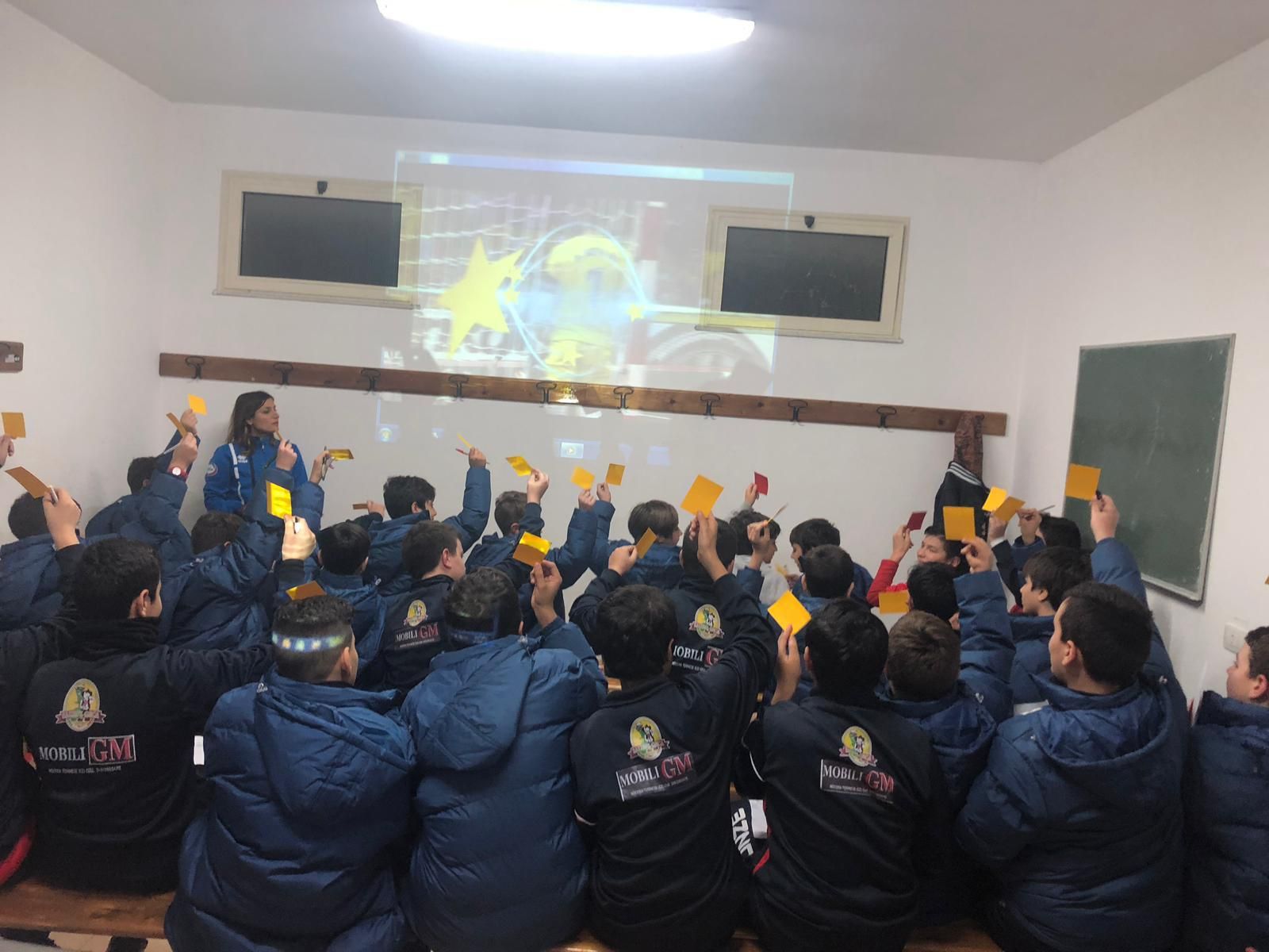 Incontro di formazione con la Scuola Calcio Costa del Lione! - 3 - AIA – Sezione di Lamezia Terme Incontro di formazione con la Scuola Calcio Costa del Lione! - 2 - AIA – Sezione di Lamezia Terme
