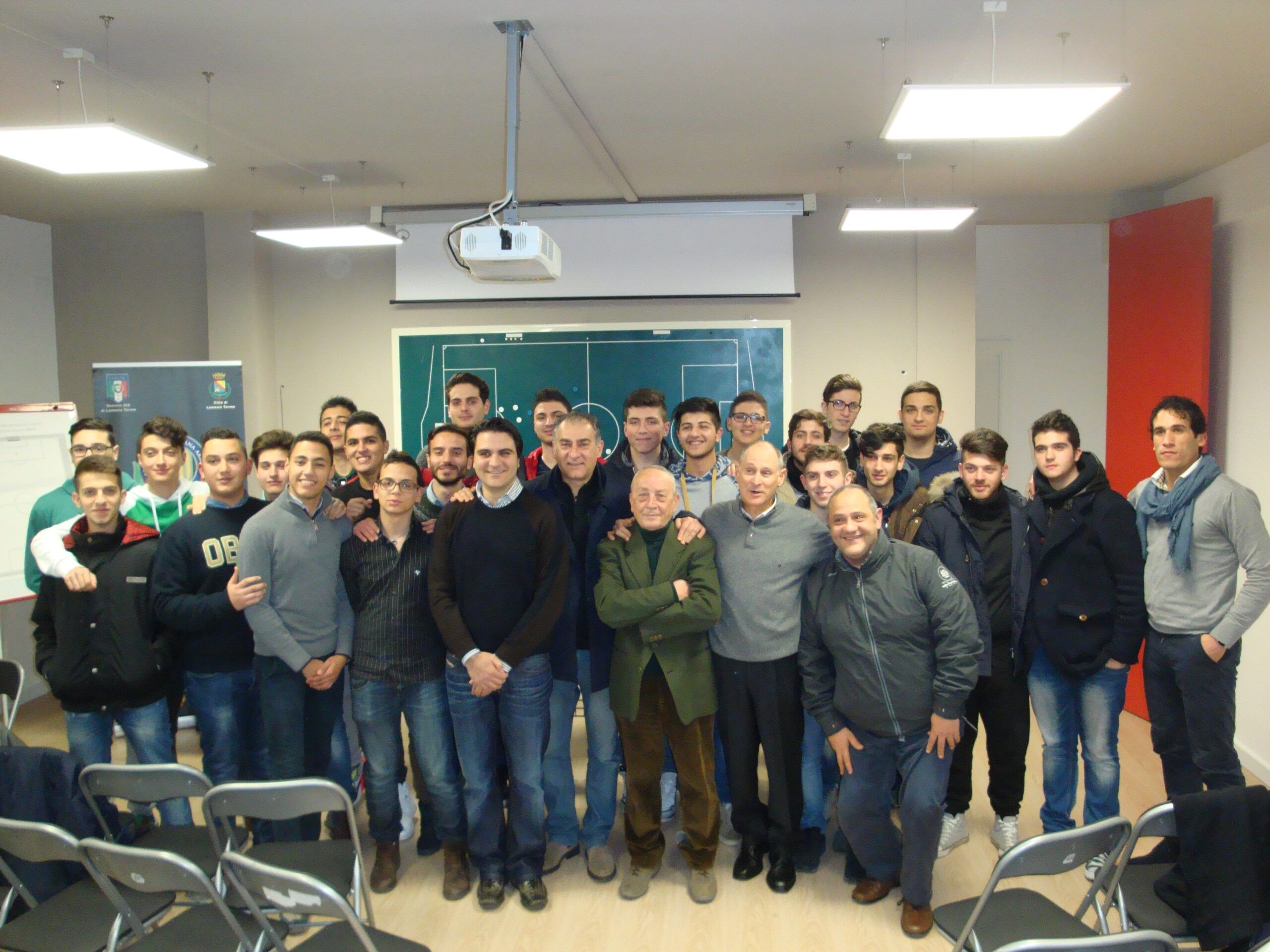 Benvenuti ragazzi.......24 nuovi arbitri nella nostra sezione - 3 - AIA – Sezione di Lamezia Terme Benvenuti ragazzi.......24 nuovi arbitri nella nostra sezione - 2 - AIA – Sezione di Lamezia Terme