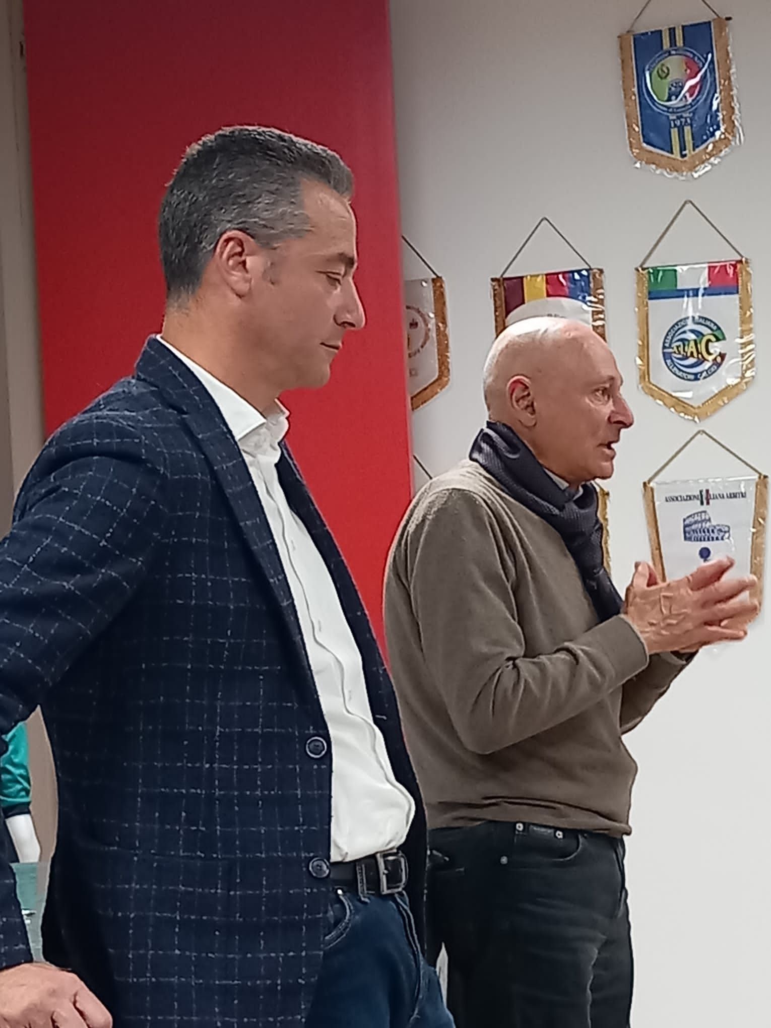 Leadership: competenza chiave dell’arbitro di domani. Con Giampaolo Bianchi. - 3 - AIA – Sezione di Lamezia Terme Leadership: competenza chiave dell’arbitro di domani. Con Giampaolo Bianchi. - 2 - AIA – Sezione di Lamezia Terme