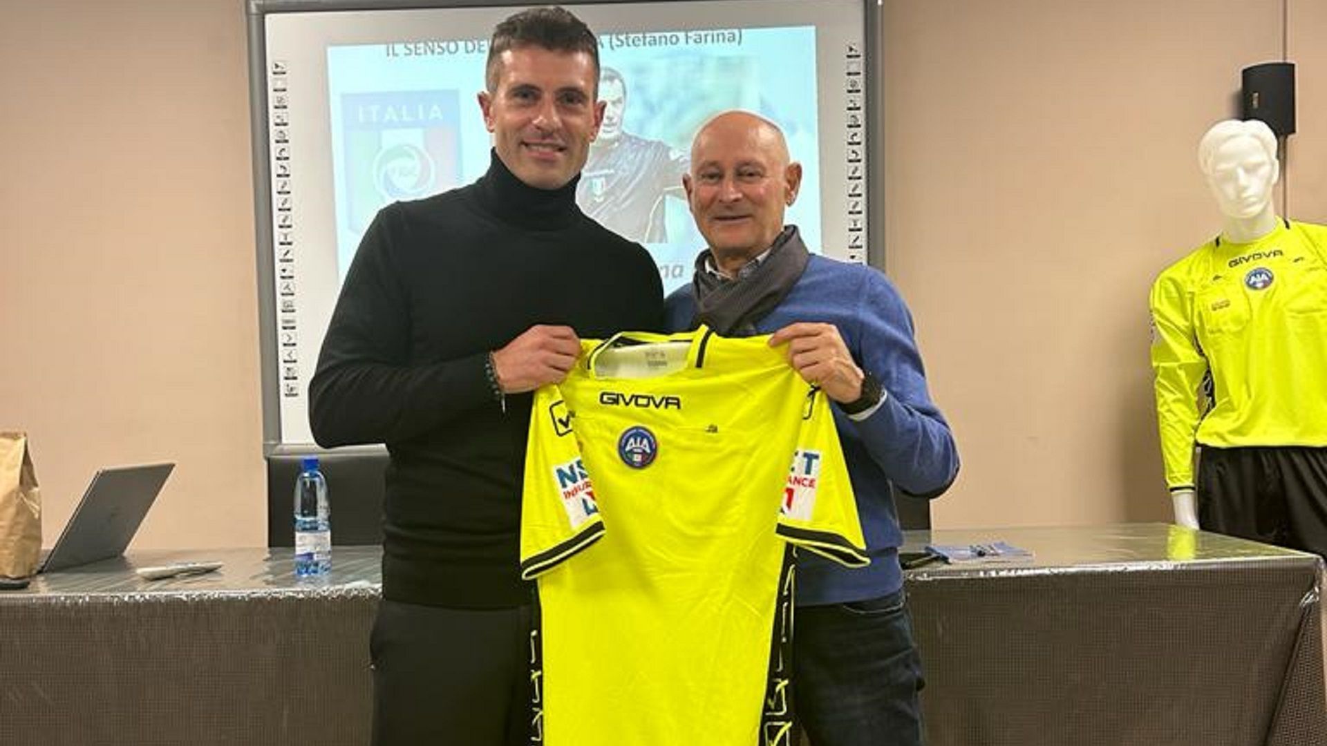 “Resilienza per gestire i momenti di difficoltà”. Lezione dell’assistente CAN Matteo Bottegoni - 3 - AIA – Sezione di Lamezia Terme “Resilienza per gestire i momenti di difficoltà”. Lezione dell’assistente CAN Matteo Bottegoni - 2 - AIA – Sezione di Lamezia Terme