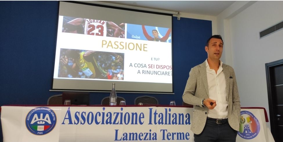 Allenamento e Riunione Tecnica con l’arbitro CAN Lorenzo Maggioni - 3 - AIA – Sezione di Lamezia Terme Allenamento e Riunione Tecnica con l’arbitro CAN Lorenzo Maggioni - 2 - AIA – Sezione di Lamezia Terme