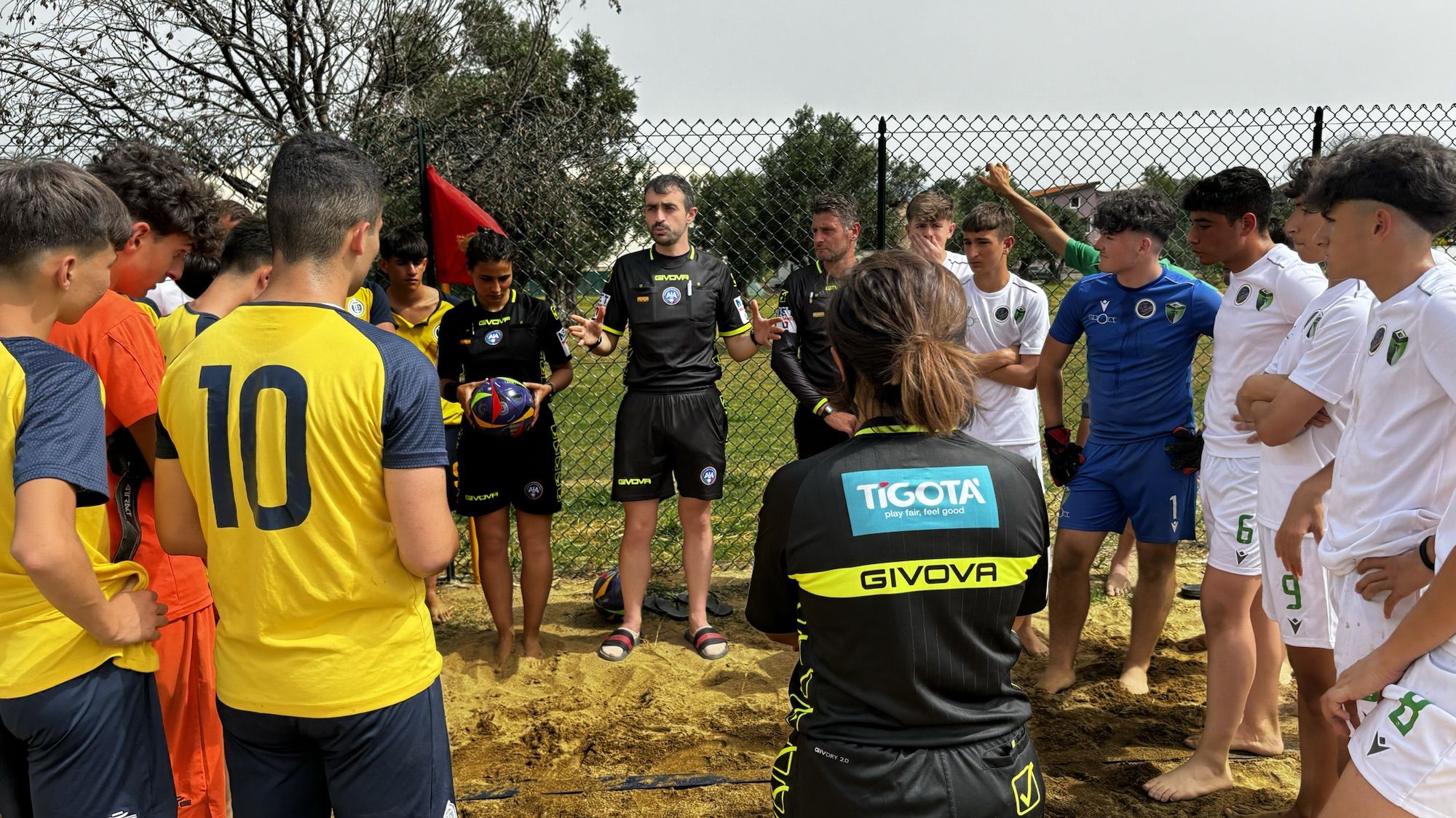 Ancora una volta arbitri lametini al torneo regionale U15 e U17 di Beach Soccer. - 2 - AIA – Sezione di Lamezia Terme