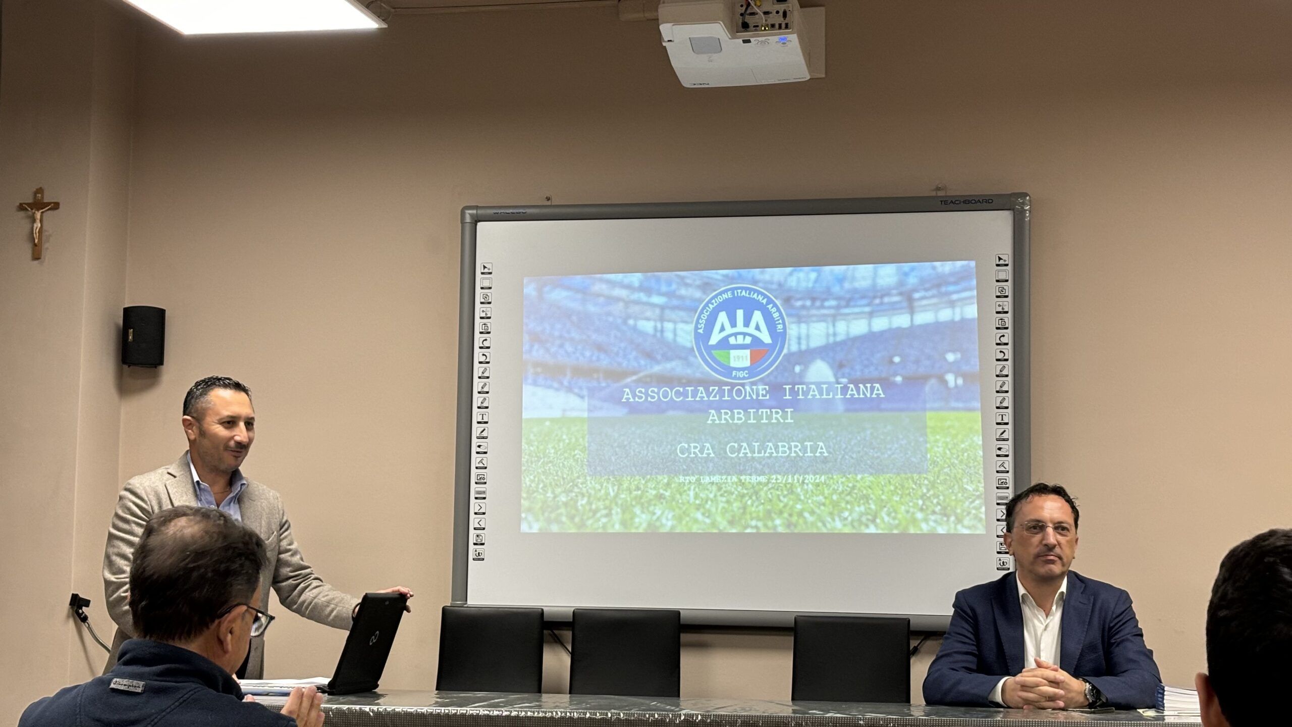 “Dovete entrare nell’ottica di un circolo virtuoso” Il Presidente CRA Filomia visita gli associati lametini - 2 - AIA – Sezione di Lamezia Terme
