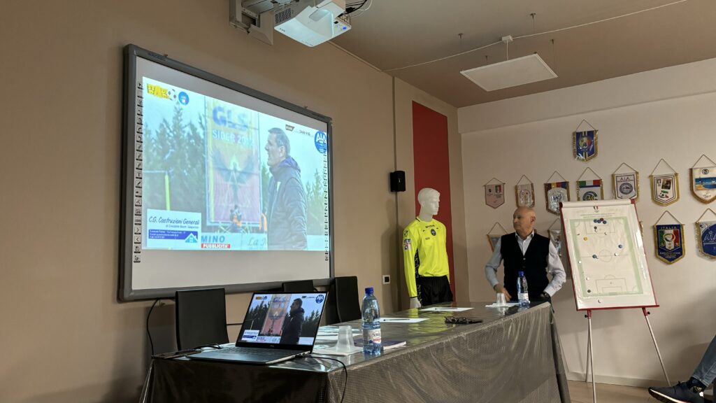 Tecnica, Tattica e Comportamento, tanti spunti per gli arbitri lametini all'incontro con Mister Morelli e Mister Fanello. - 9 - AIA – Sezione di Lamezia Terme Tecnica, Tattica e Comportamento, tanti spunti per gli arbitri lametini all'incontro con Mister Morelli e Mister Fanello. - 8 - AIA – Sezione di Lamezia Terme