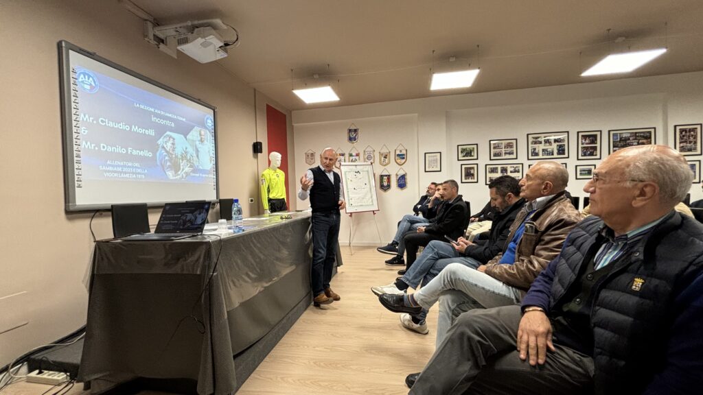 Tecnica, Tattica e Comportamento, tanti spunti per gli arbitri lametini all'incontro con Mister Morelli e Mister Fanello. - 7 - AIA – Sezione di Lamezia Terme Tecnica, Tattica e Comportamento, tanti spunti per gli arbitri lametini all'incontro con Mister Morelli e Mister Fanello. - 6 - AIA – Sezione di Lamezia Terme