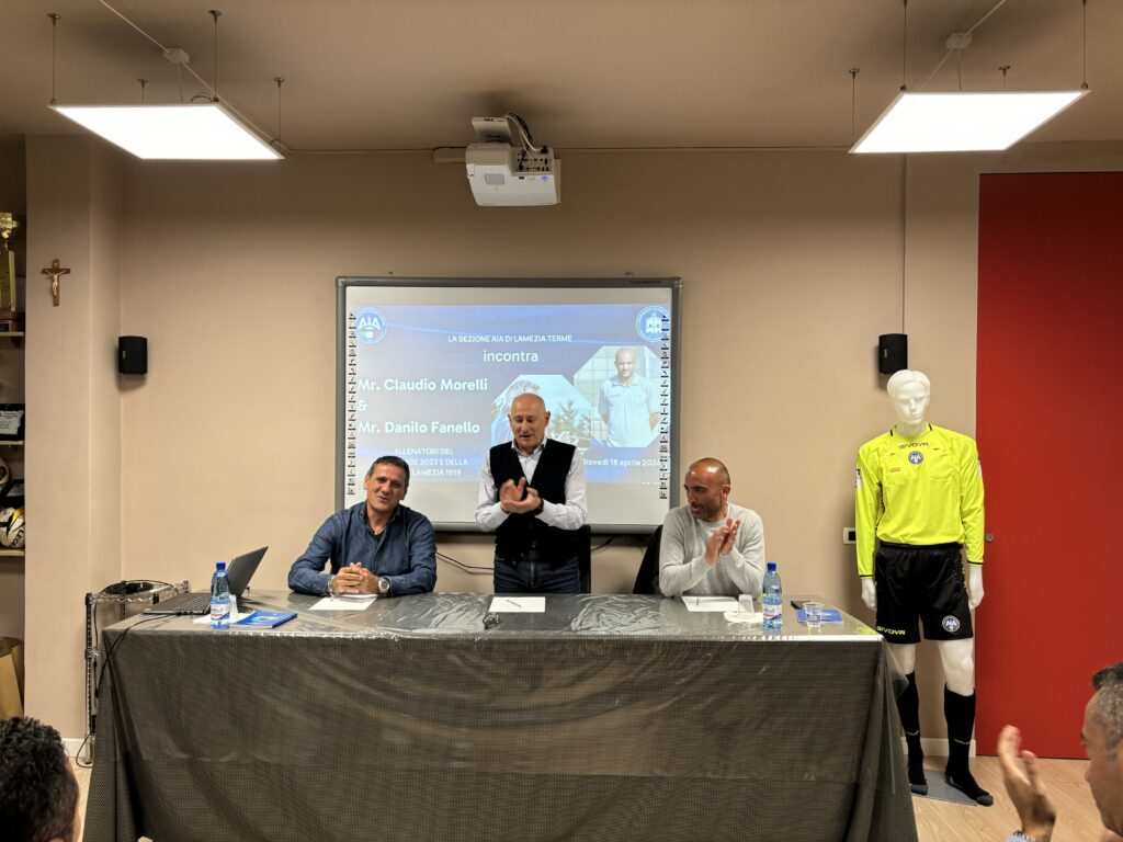 Tecnica, Tattica e Comportamento, tanti spunti per gli arbitri lametini all'incontro con Mister Morelli e Mister Fanello. - 19 - AIA – Sezione di Lamezia Terme Tecnica, Tattica e Comportamento, tanti spunti per gli arbitri lametini all'incontro con Mister Morelli e Mister Fanello. - 18 - AIA – Sezione di Lamezia Terme