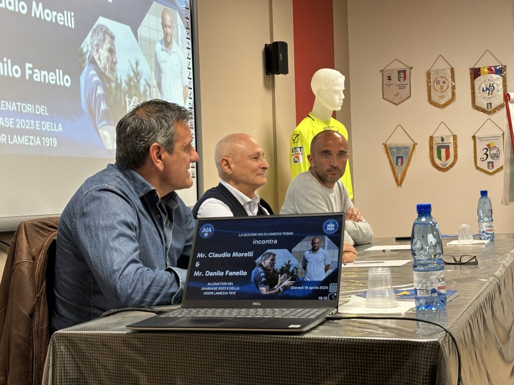 Tecnica, Tattica e Comportamento, tanti spunti per gli arbitri lametini all'incontro con Mister Morelli e Mister Fanello. - 13 - AIA – Sezione di Lamezia Terme Tecnica, Tattica e Comportamento, tanti spunti per gli arbitri lametini all'incontro con Mister Morelli e Mister Fanello. - 12 - AIA – Sezione di Lamezia Terme