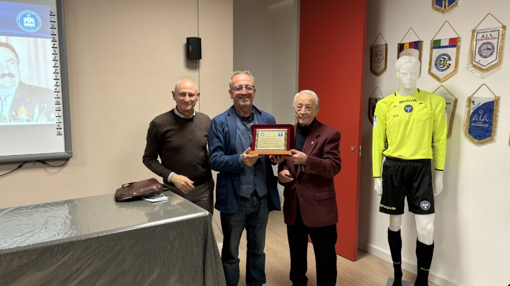 "Un momento di forte spirito associativo" per gli associati lametini. - 13 - AIA – Sezione di Lamezia Terme "Un momento di forte spirito associativo" per gli associati lametini. - 12 - AIA – Sezione di Lamezia Terme