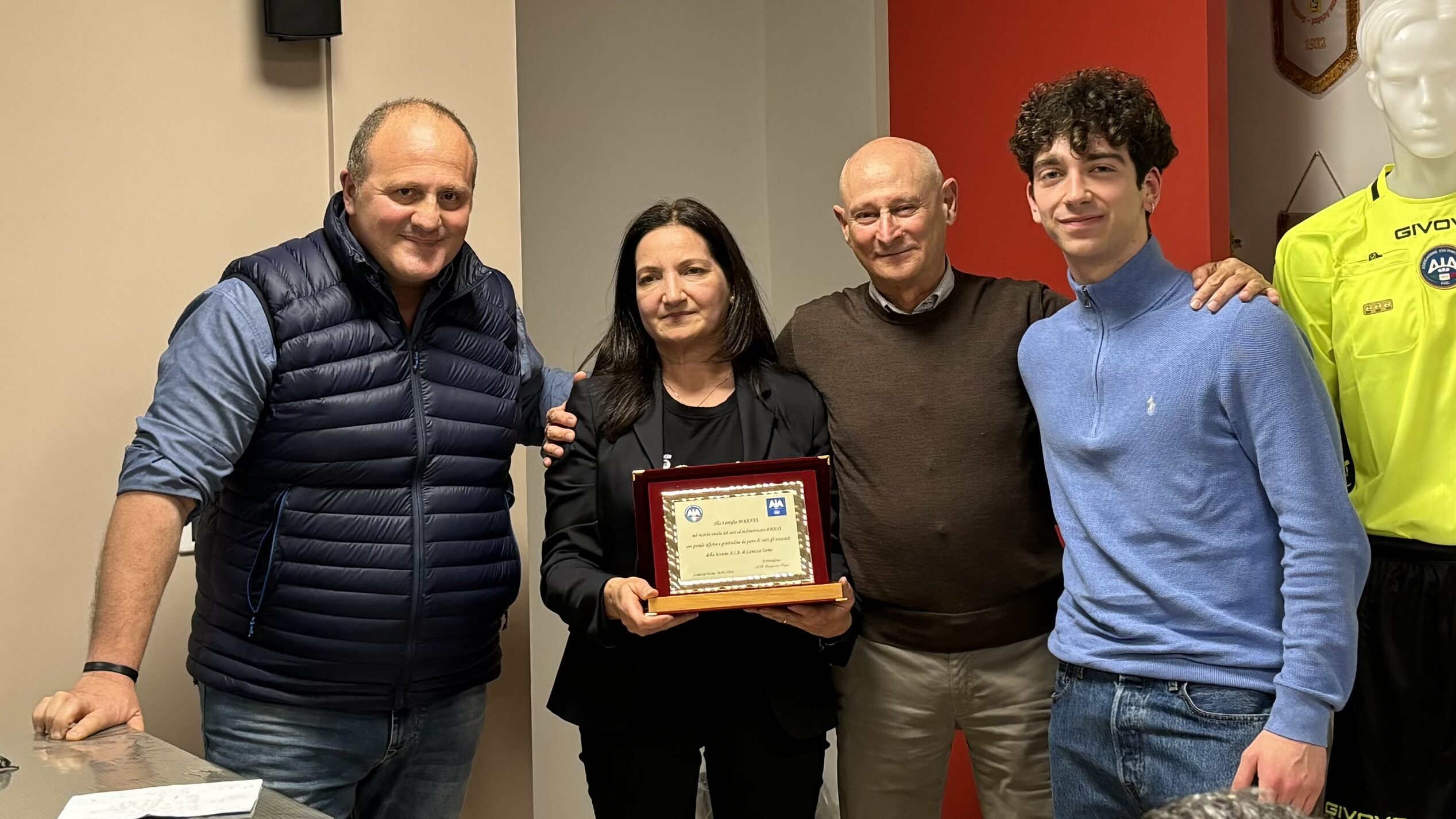 "Un momento di forte spirito associativo" per gli associati lametini. - 19 - AIA – Sezione di Lamezia Terme "Un momento di forte spirito associativo" per gli associati lametini. - 18 - AIA – Sezione di Lamezia Terme