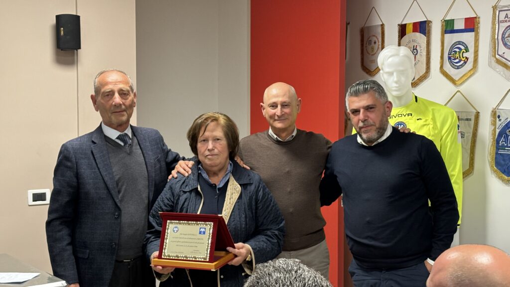 "Un momento di forte spirito associativo" per gli associati lametini. - 21 - AIA – Sezione di Lamezia Terme "Un momento di forte spirito associativo" per gli associati lametini. - 20 - AIA – Sezione di Lamezia Terme