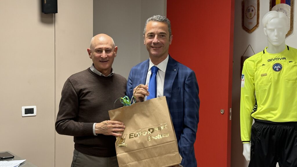 "Un momento di forte spirito associativo" per gli associati lametini. - 23 - AIA – Sezione di Lamezia Terme "Un momento di forte spirito associativo" per gli associati lametini. - 22 - AIA – Sezione di Lamezia Terme