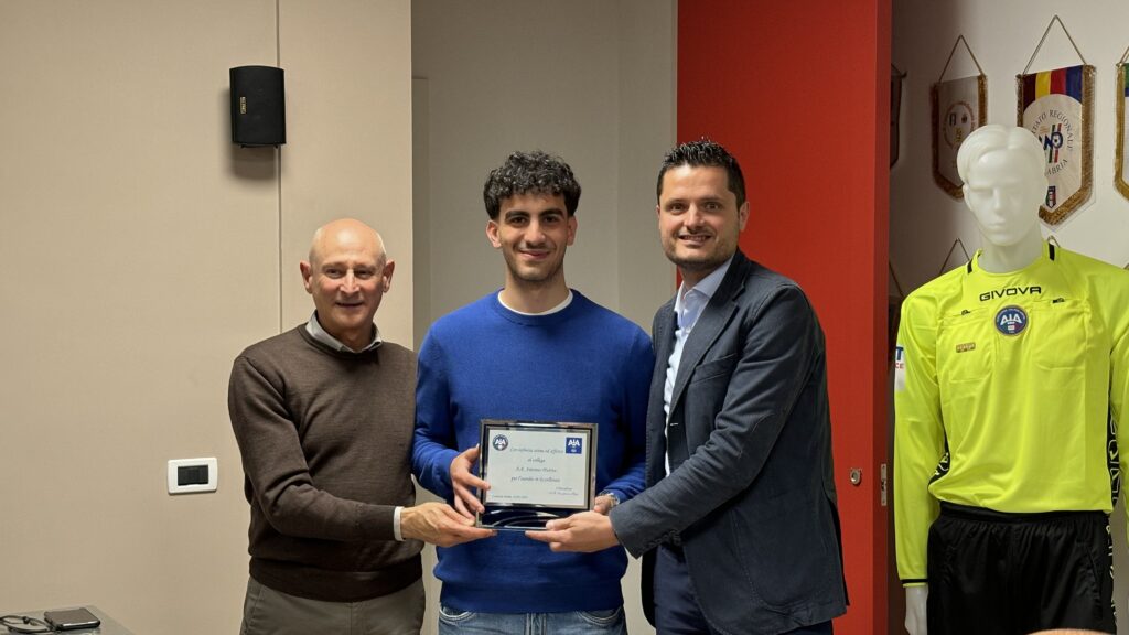 "Un momento di forte spirito associativo" per gli associati lametini. - 35 - AIA – Sezione di Lamezia Terme "Un momento di forte spirito associativo" per gli associati lametini. - 34 - AIA – Sezione di Lamezia Terme