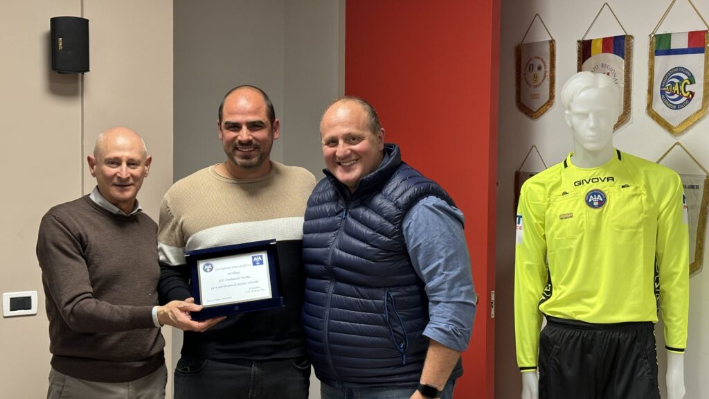 "Un momento di forte spirito associativo" per gli associati lametini. - 41 - AIA – Sezione di Lamezia Terme "Un momento di forte spirito associativo" per gli associati lametini. - 40 - AIA – Sezione di Lamezia Terme