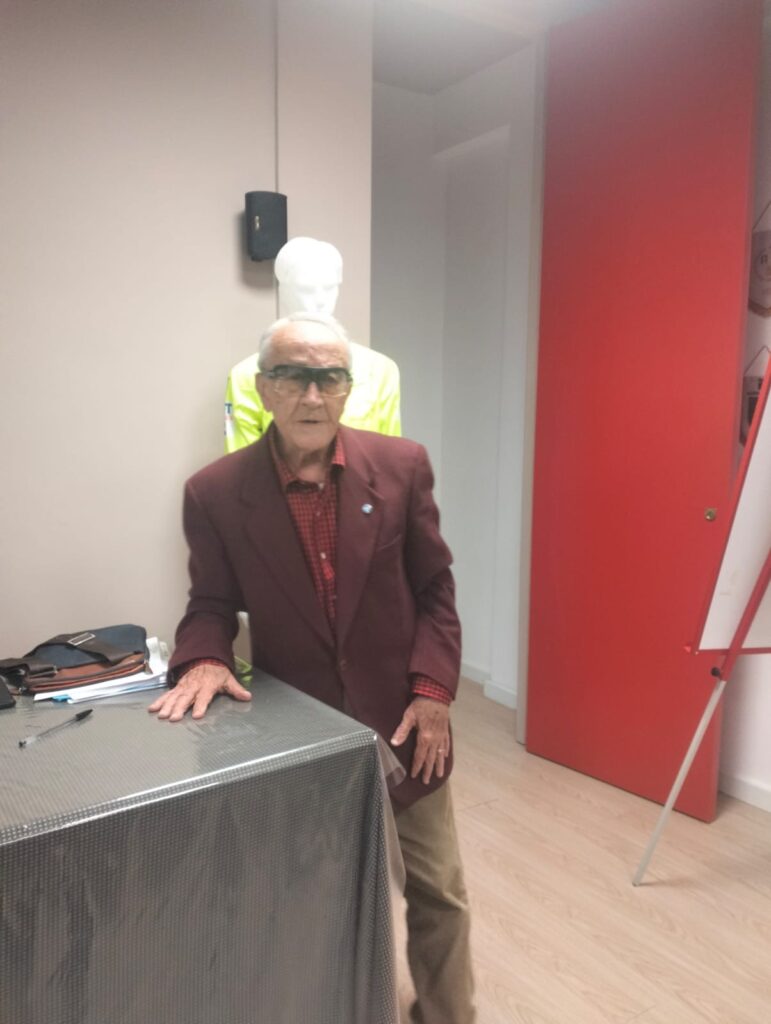 Chiuso il quadriennio olimpico con l’elezione dei nuovi revisori e il conferimento della Presidenza Onoraria a Franco Pisani. - 7 - AIA – Sezione di Lamezia Terme Chiuso il quadriennio olimpico con l’elezione dei nuovi revisori e il conferimento della Presidenza Onoraria a Franco Pisani. - 6 - AIA – Sezione di Lamezia Terme