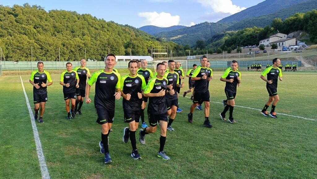 Concluso il raduno della CAN. Ai nastri di partenza la Stagione Sportiva 2024-25 per il nostro Valerio Vecchi. - 5 - AIA – Sezione di Lamezia Terme Concluso il raduno della CAN. Ai nastri di partenza la Stagione Sportiva 2024-25 per il nostro Valerio Vecchi. - 4 - AIA – Sezione di Lamezia Terme
