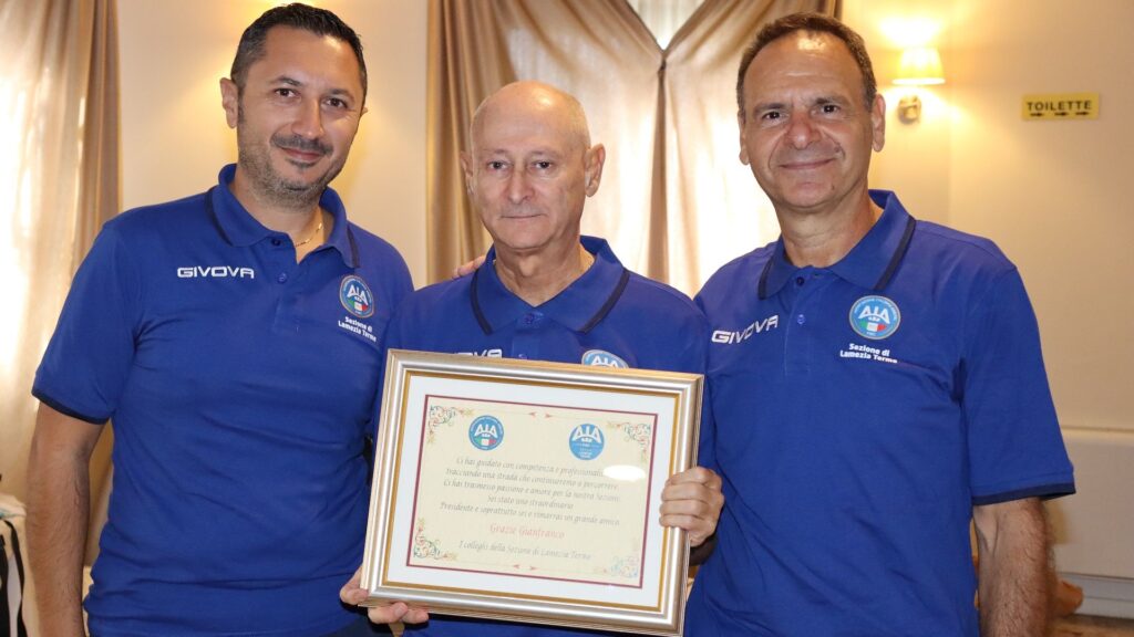 Motivazione e impegno, punti fermi del raduno precampionato targato AIA Lamezia Terme. Anche per l'organico sezionale comincia la nuova Stagione Sportiva. - 15 - AIA – Sezione di Lamezia Terme Motivazione e impegno, punti fermi del raduno precampionato targato AIA Lamezia Terme. Anche per l'organico sezionale comincia la nuova Stagione Sportiva. - 14 - AIA – Sezione di Lamezia Terme