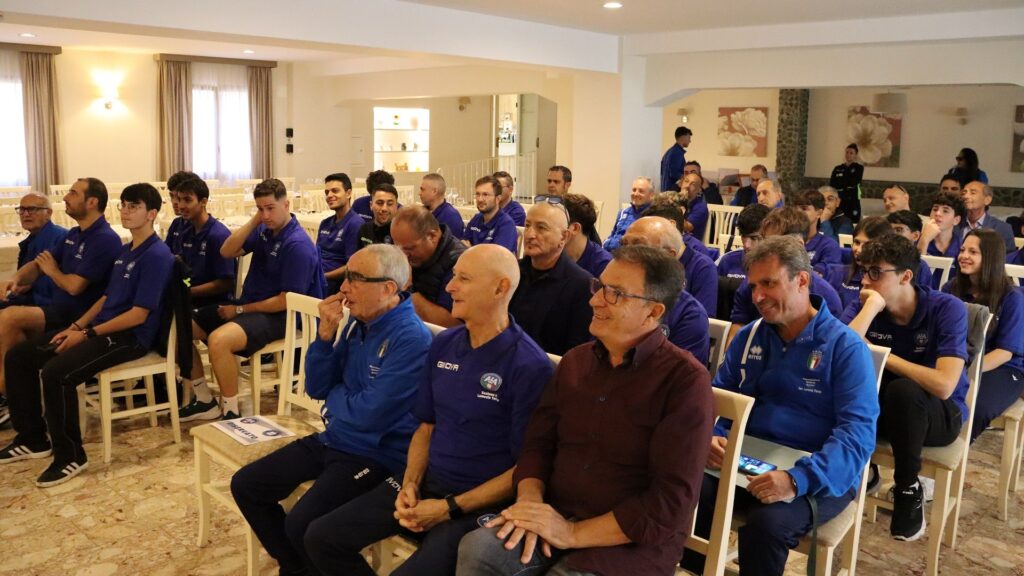 Motivazione e impegno, punti fermi del raduno precampionato targato AIA Lamezia Terme. Anche per l'organico sezionale comincia la nuova Stagione Sportiva. - 17 - AIA – Sezione di Lamezia Terme Motivazione e impegno, punti fermi del raduno precampionato targato AIA Lamezia Terme. Anche per l'organico sezionale comincia la nuova Stagione Sportiva. - 16 - AIA – Sezione di Lamezia Terme