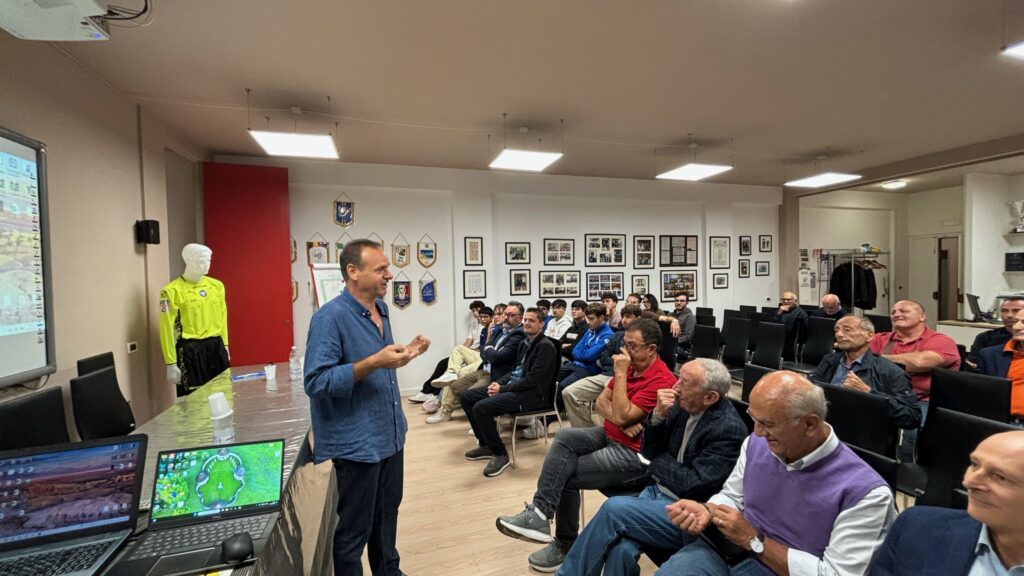 "Credete in voi stessi e provate a seguire la strada che i vostri maestri hanno tracciato per voi" Tecnica e motivazione con il Vice Responsabile del Settore Tecnico Arbitrale Franco Longo - 4 - AIA – Sezione di Lamezia Terme