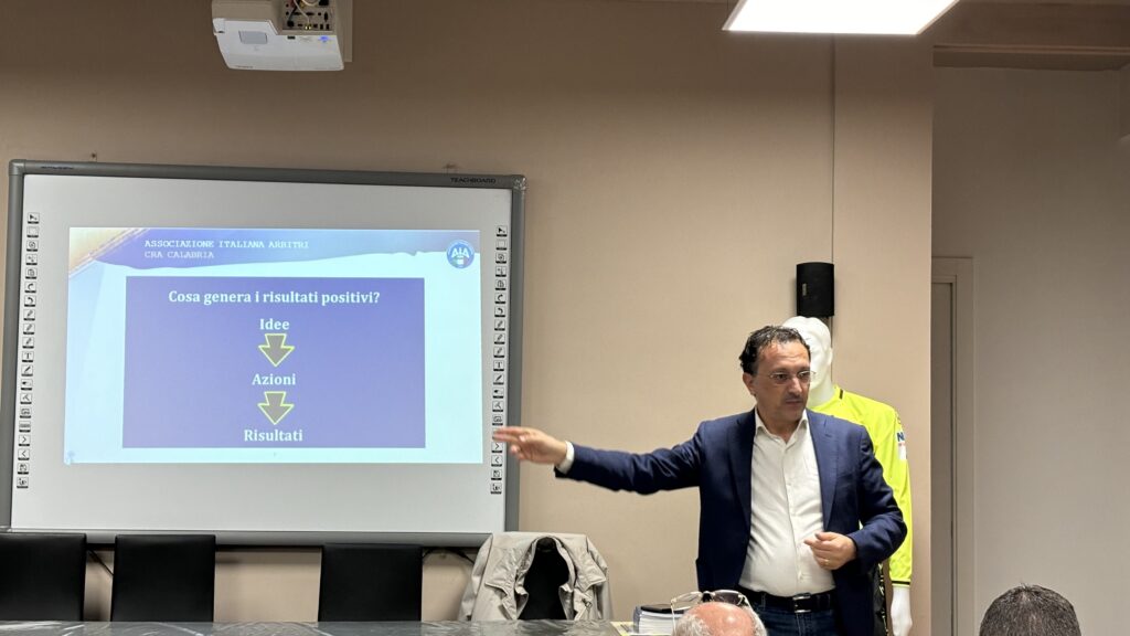 “Dovete entrare nell’ottica di un circolo virtuoso” Il Presidente CRA Filomia visita gli associati lametini - 4 - AIA – Sezione di Lamezia Terme
