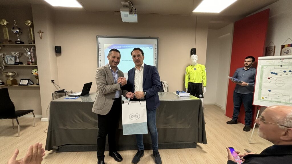“Dovete entrare nell’ottica di un circolo virtuoso” Il Presidente CRA Filomia visita gli associati lametini - 24 - AIA – Sezione di Lamezia Terme