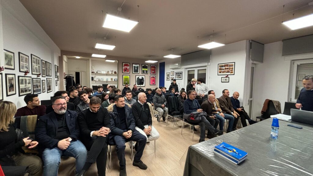 Federico Longo: "Dovete imparare dagli errori." L'importanza dell'autoanalisi, del confronto e del gruppo. - 10 - AIA – Sezione di Lamezia Terme