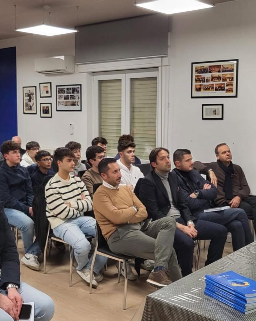 La condotta di DOGSO: una valutazione chiave per il Futsal di oggi. Con Alessandro Merenda del Settore Tecnico Arbitrale. - 5 - AIA – Sezione di Lamezia Terme La condotta di DOGSO: una valutazione chiave per il Futsal di oggi. Con Alessandro Merenda del Settore Tecnico Arbitrale. - 4 - AIA – Sezione di Lamezia Terme