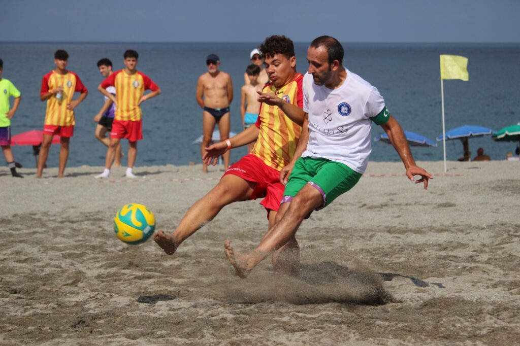 Arbitri e Beach Soccer, un nuovo modo di stare insieme. - 5 - AIA – Sezione di Lamezia Terme Arbitri e Beach Soccer, un nuovo modo di stare insieme. - 4 - AIA – Sezione di Lamezia Terme