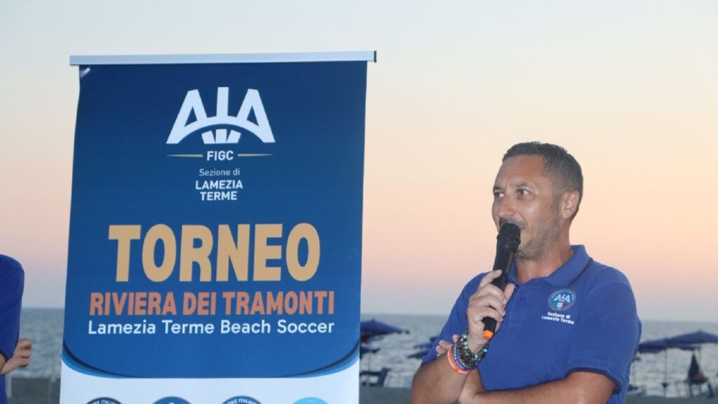 Arbitri e Beach Soccer, un nuovo modo di stare insieme. - 1 - AIA – Sezione di Lamezia Terme Arbitri e Beach Soccer, un nuovo modo di stare insieme. - - AIA – Sezione di Lamezia Terme