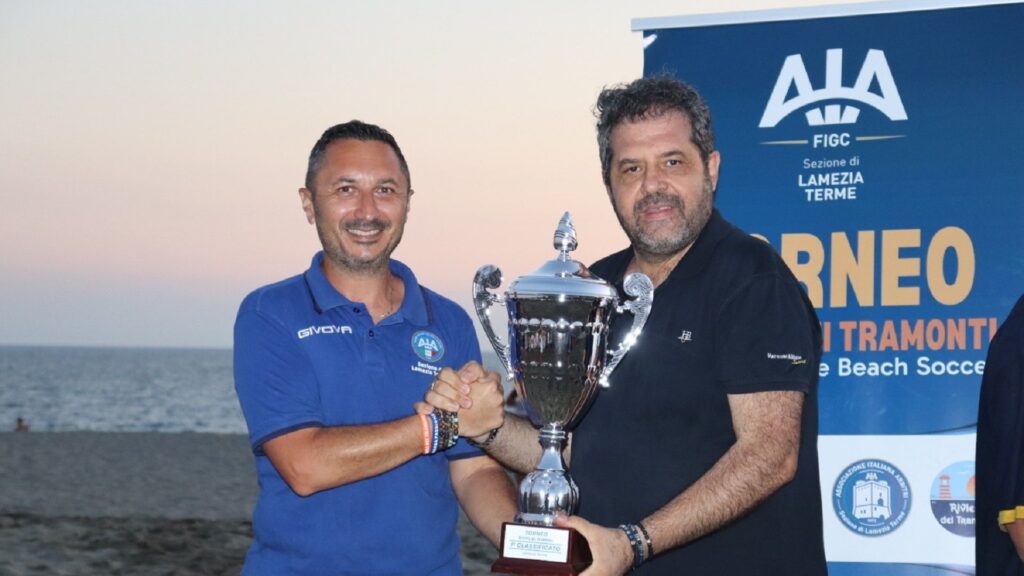 Arbitri e Beach Soccer, un nuovo modo di stare insieme. - 3 - AIA – Sezione di Lamezia Terme Arbitri e Beach Soccer, un nuovo modo di stare insieme. - 2 - AIA – Sezione di Lamezia Terme