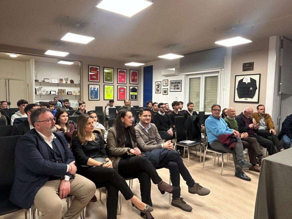 Tra istinto e metodo. Lorenzo Maggioni torna a Lamezia Terme. - 5 - AIA – Sezione di Lamezia Terme Tra istinto e metodo. Lorenzo Maggioni torna a Lamezia Terme. - 4 - AIA – Sezione di Lamezia Terme